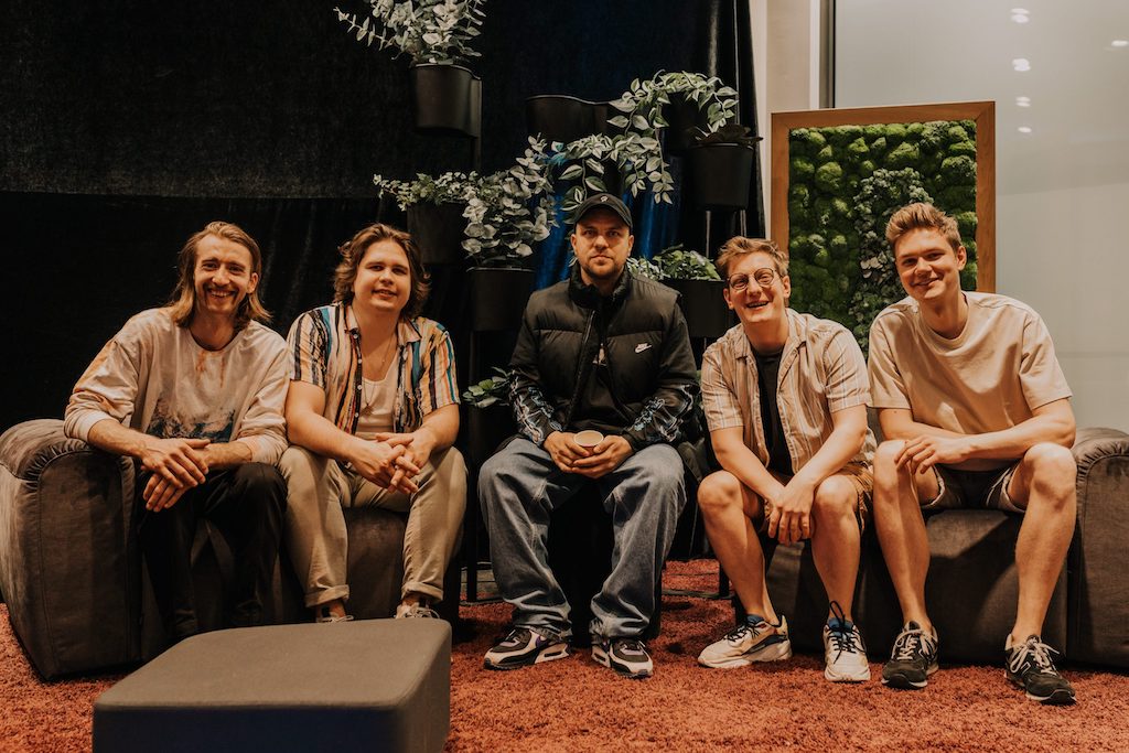 Grupa “Sub Scriptum” izdod jaunu EP albumu, kuru ierakstīja iepirkšanās centrā